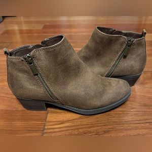 NWOT Carlos By Carlos Santana Womens Brie Doe Zip Ankle Boots, Size 6